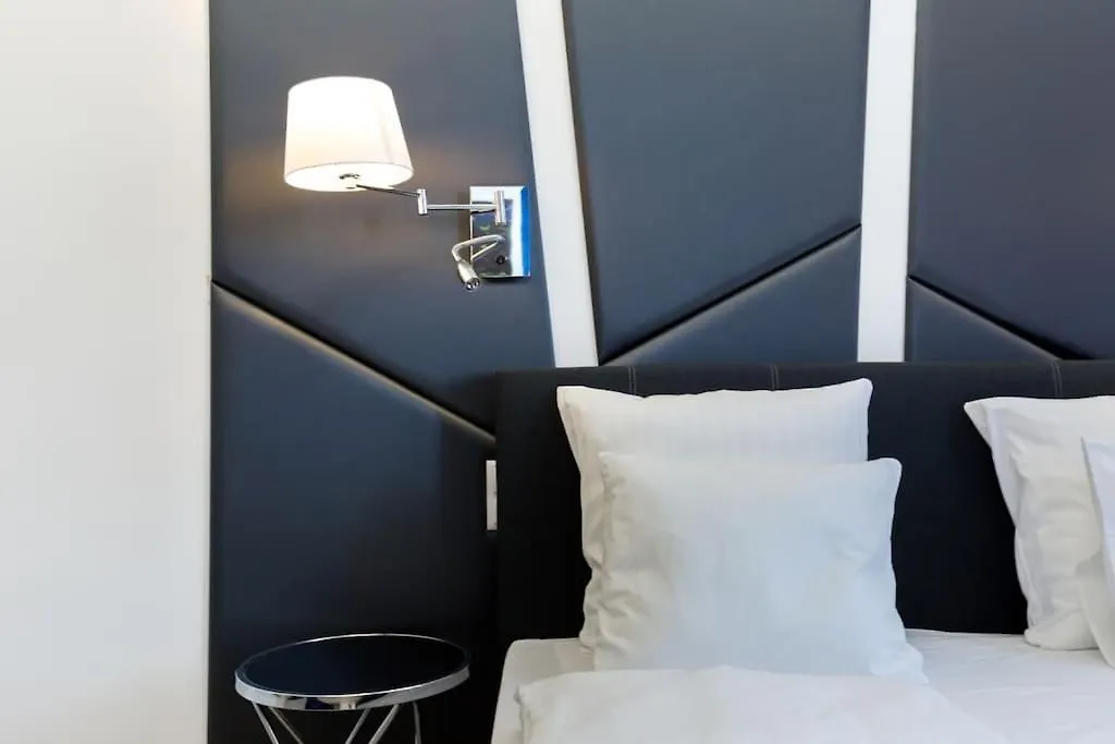 Grand & Luxurious In The Heart Of Budapest, 2Br & 2Bt 0*, Budapest Hungary