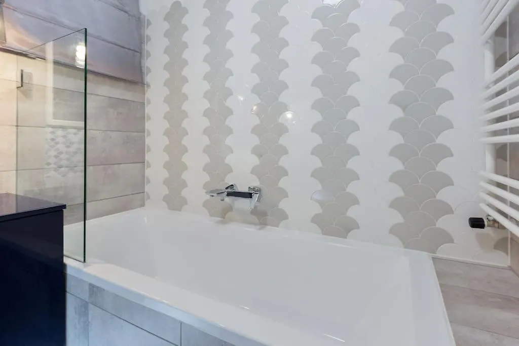 Grand & Luxurious In The Heart Of Budapest, 2Br & 2Bt Apartment