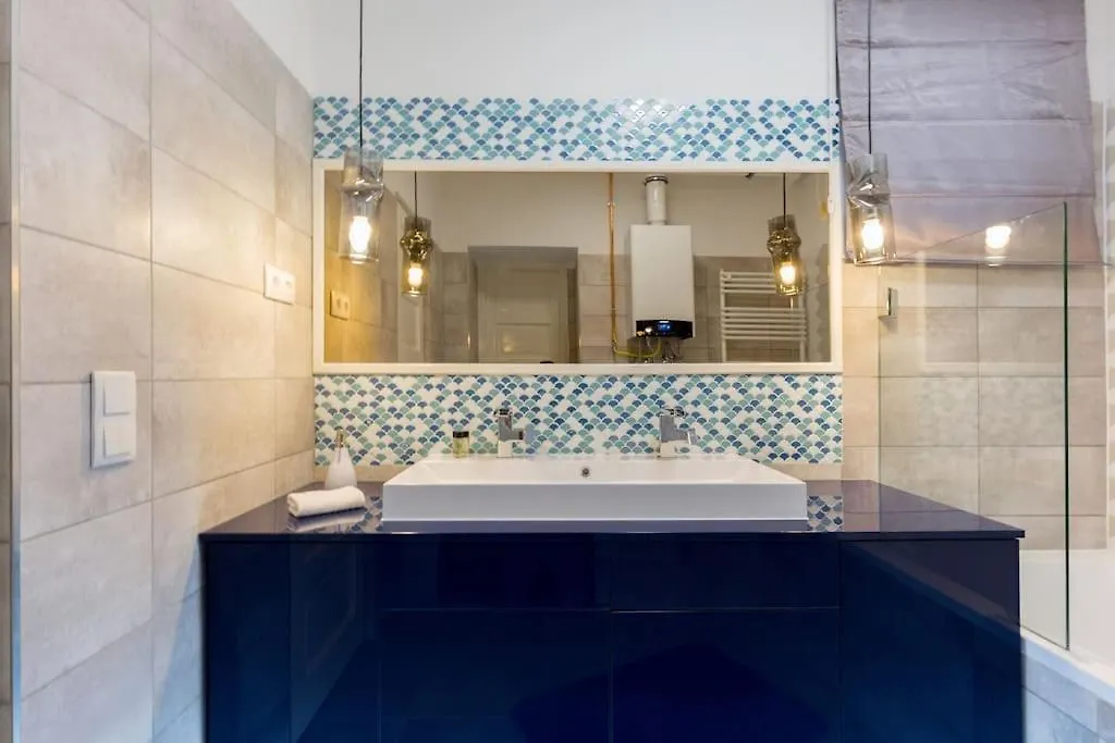 Grand & Luxurious In The Heart Of Budapest, 2Br & 2Bt 0*, Budapest