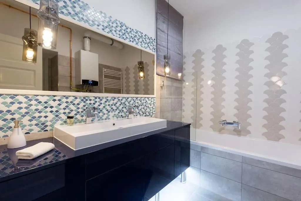 Grand & Luxurious In The Heart Of Budapest, 2Br & 2Bt Budapest